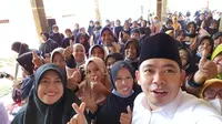 Gus Muhammad Fawait, Ketua Fraksi Partai Gerindra DPRD Jatim saat kegiatan bersama ibu-ibu pengajian. (Istimewa).