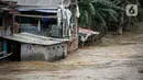 Banjir merendam permukiman warga di bantaran Sungai Ciliwung, Jakarta, Senin (10/10/2022). Hingga pukul 09.00 WIB hari ini, Badan Penanggulangan Bencana Daerah (BPBD) DKI Jakarta mencatat sebanyak 68 RT di Jakarta terendam banjir akibat luapan Sungai Ciliwung. (Liputan6.com/Faizal Fanani)