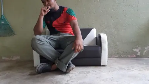 Pria Ini Beli Sofa Secara Online tapi yang Datang Sungguh Tak