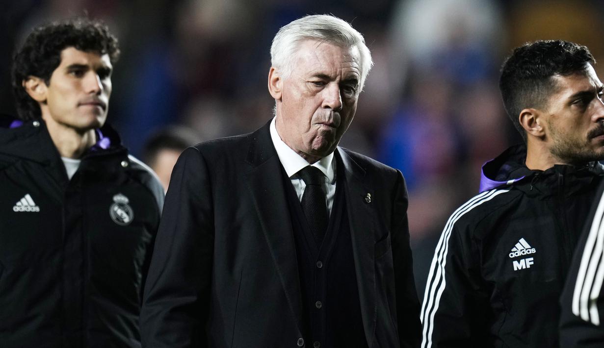 Los Blancos dipaksa menyerah tuan rumah dengan skor 2-3 di Estadio de Vallecas, Selasa (8/11/2022). (AP/Manu Fernandez)