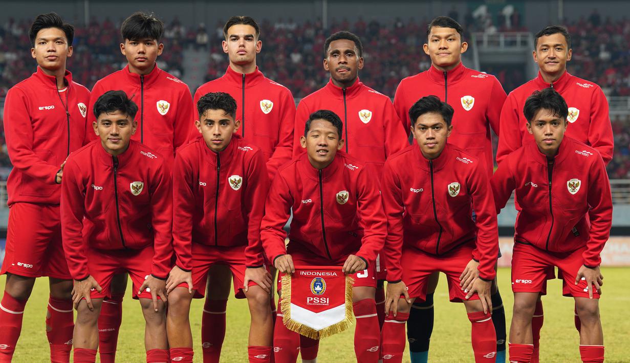 <p>Starting IX Timnas Indonesia U-19 saat laga semifinal Piala AFF U-19 2024 melawan Malaysia di Stadion Gelora Bung Tomo, Surabaya, Sabtu (27/07/2024). (Dok. PSSI)</p>