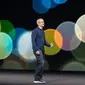 Tim Cook buka suara tentang harga iPhone X yang dianggap terlalu mahal (Sumber: Ubergizmo)