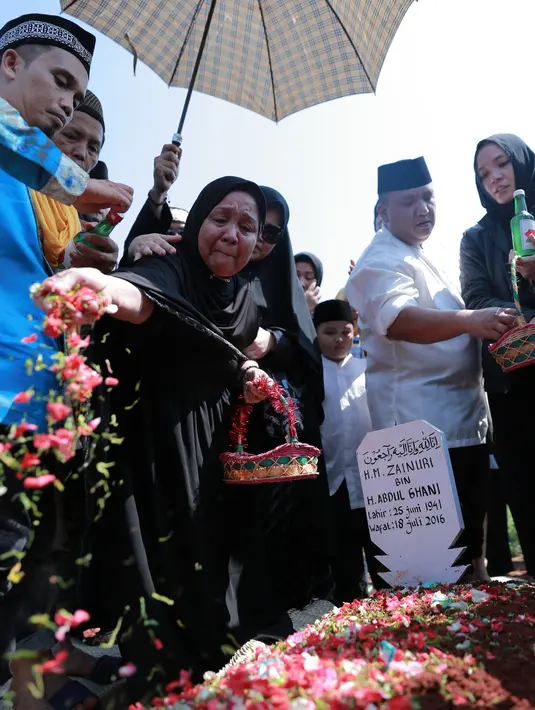 Selain mederita penyakit jantung, berdasarkan keterangan dokter pada Fadlan, fungsi jantung dan ginjalnya tinggal 30 persen. (Adrian Putra/Bintang.com)