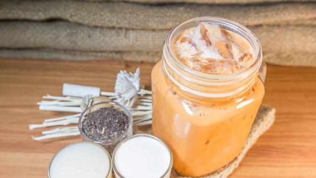 milk tea/copyright by Avigator Fortuner (Shutterstock)