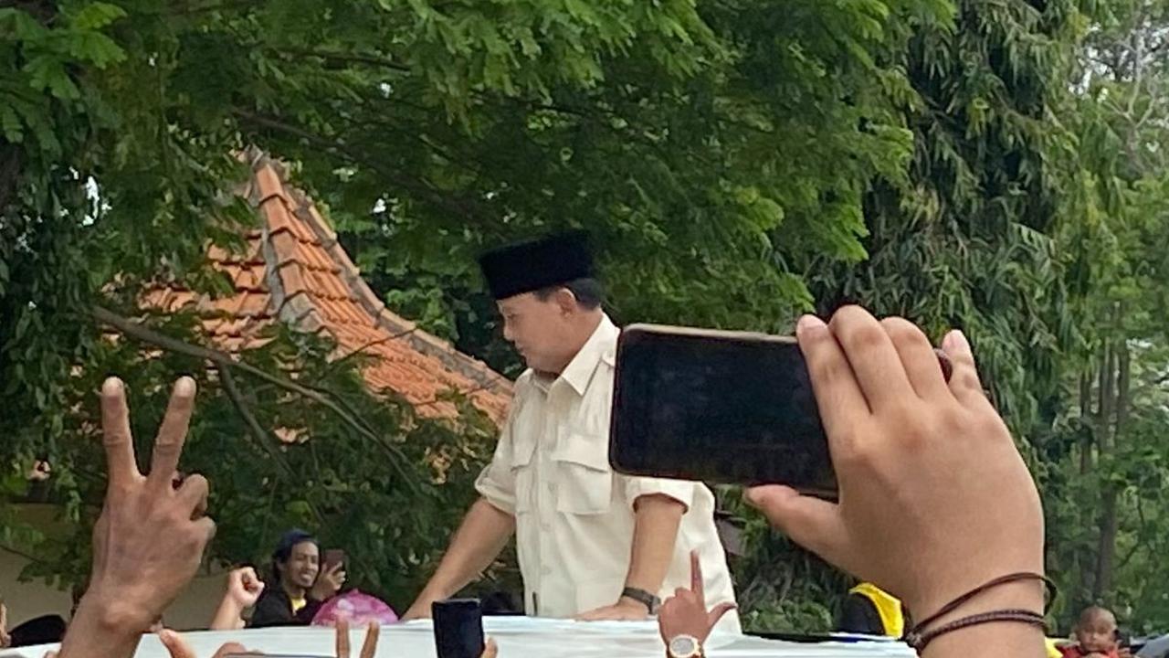Kampanye di Banten, Prabowo Ziarah ke Makam Sultan Maulana Hasanuddin Didampingi Ratu Tatu & Airin