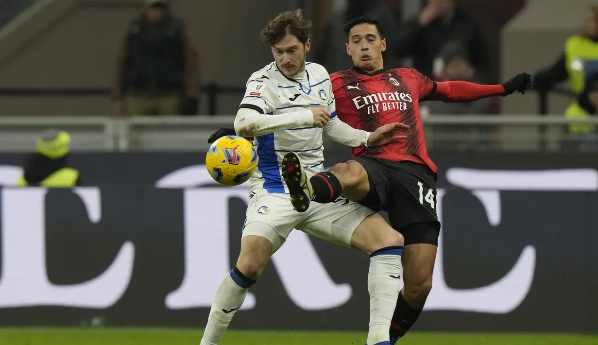 AC Milan harus menelan pil pahit usai tumbang 1-2 dari Atalanta. (AP Photo/Luca Bruno)