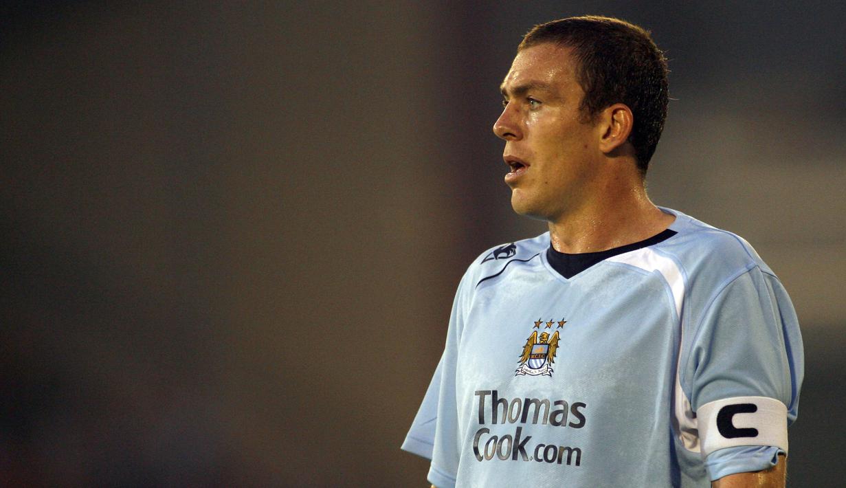 1. Richard Dunne - Pemain yang pernah berseragam Mancehster City dan Aston Villa ini tercatat pernah melakukan 10 gol bunuh diri selama bermain di Premier League. (AFP/Craig Brough)