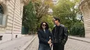 Andhika Pratama pilih tampil ala pria skena dengan outfit oversized serba hitam [@ussypratama]