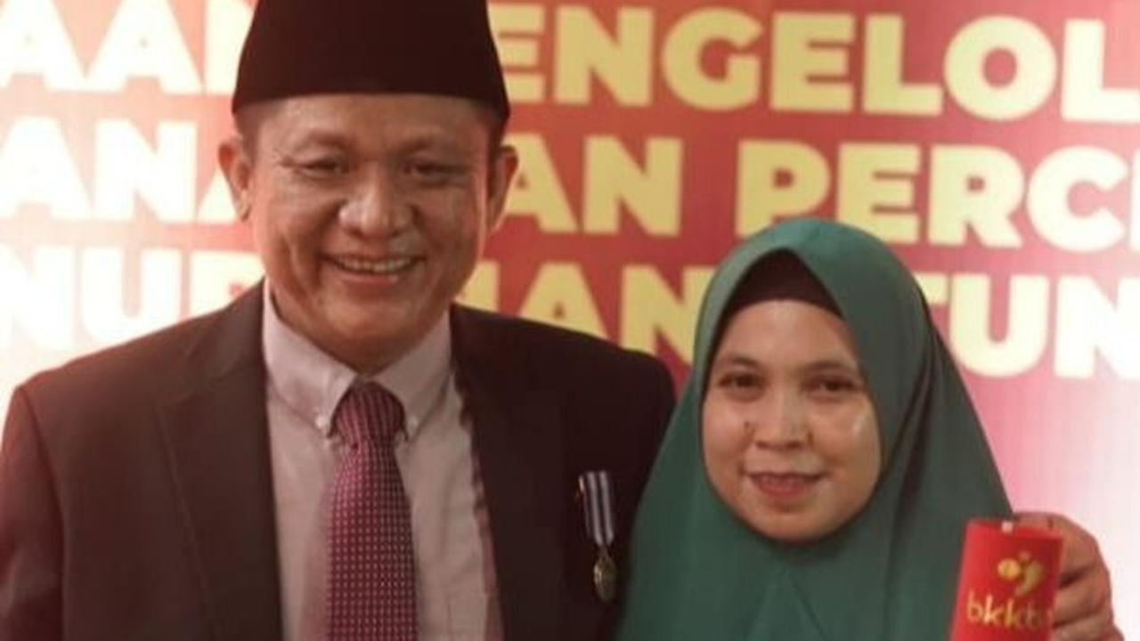 Bupati OKU Timur dan Istri Terima Penghargaan Manggala Karya Kencana dari BKKBN