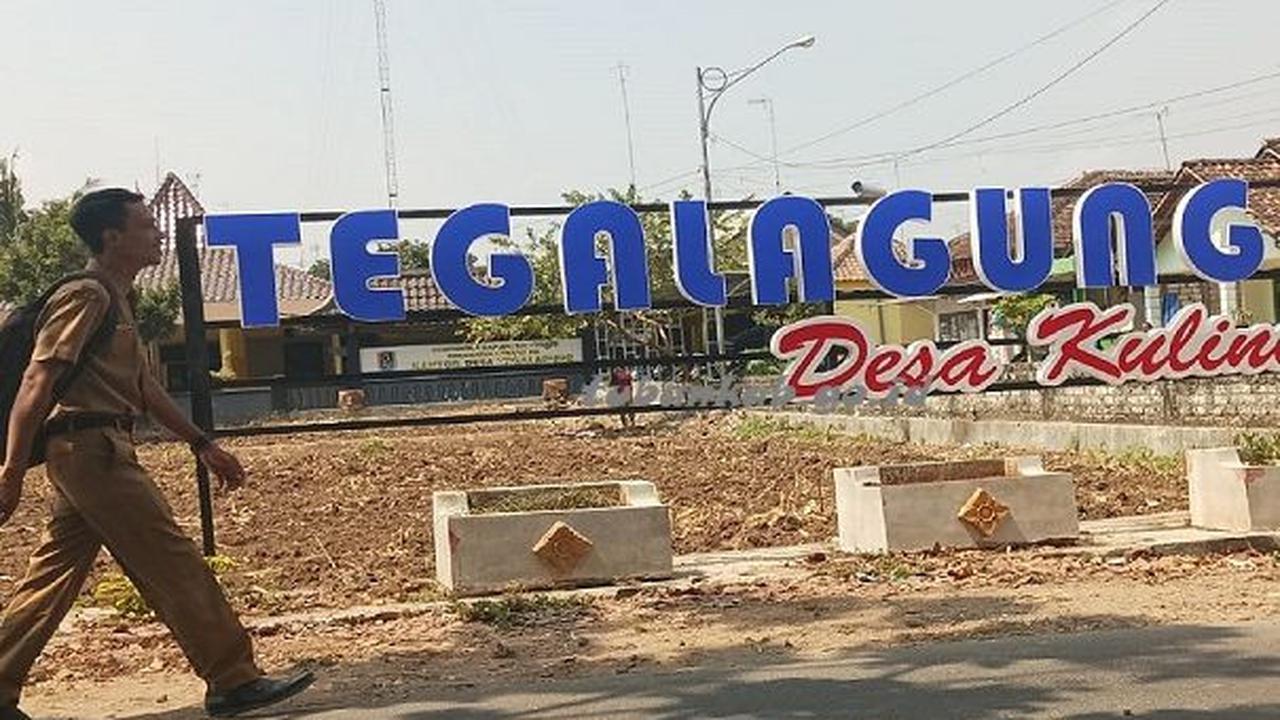 Salah satu desa di Tuban ini jadi tujuan favorit para pencinta kuliner. Banyak warga Tuban yang merantau saat pulang selalu mendatangi desa tersebut untuk merasakan kembali kelezatan kulinernya.