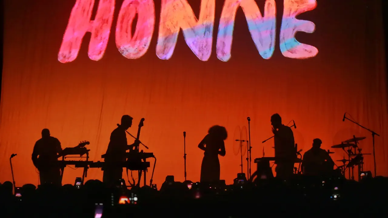 Momen Konser HONNE di Jakarta Gandeng BEKA hingga Keseruan dari Mie