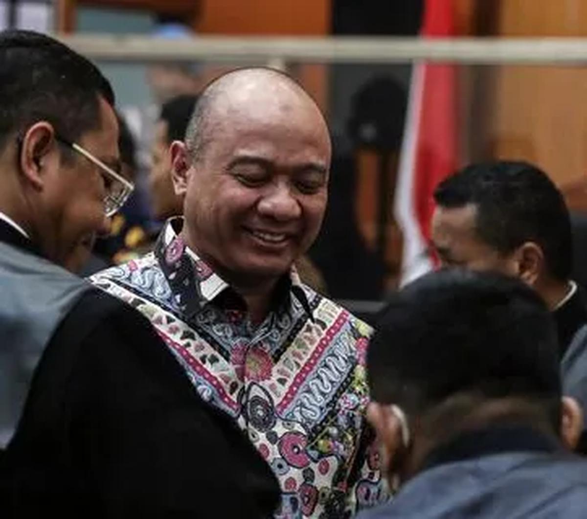 Selain Teddy Minahasa, ada sepuluh orang lainnya yang terlibat dalam peredaran narkoba tersebut, yakni Hendra, Aril Firmansyah, Aipda Achmad Darmawan, Mai Siska, Kompol Kasranto, Aiptu Janto Situmorang, Linda Pujiastuti, Syamsul Ma'arif, Muhamad Nasir, da