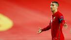 Ekspresi striker Portugal, Cristiano Ronaldo, saat melawan Prancis pada laga UEFA Nations League di Stadion Da Luz, Minggu (15/11/2020). Prancis menang dengan skor 1-0. (AP/Armando Franca)
