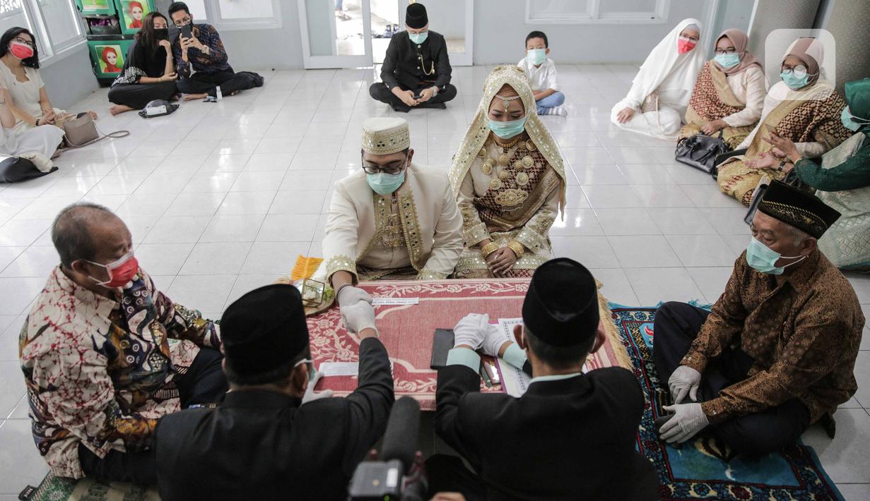 Foto Dibayangi Pandemi Corona Pasangan Ini Tetap Langsungkan Pernikahan News Liputan6 Com