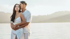 Aktris pemilik nama lengkap Estelle Van der Linden beberapa bulan lalu telah resmi menikah dengan seorang pengusaha crypto bernama Pang Xue Kai pada Sabtu (1/10/2022) di Uluwatu Bali. Tidak lama kemudia, beberapa hari yang lalu ia mengumumkan bahwa tengah hamil anak pertama. (Liputan6.com/IG/@estelleelinden)