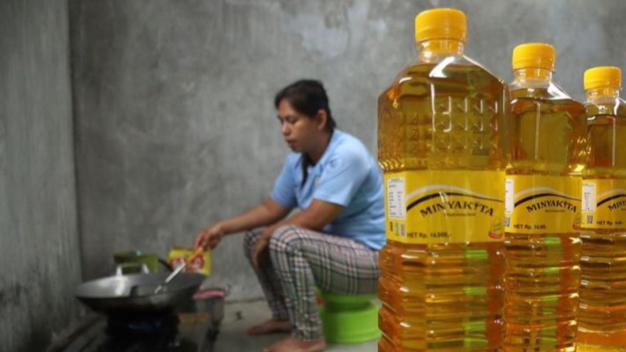 VIDEO: Korupsi Pertamax Oplosan Belum Beres, Rakyat Ditipu Lagi MinyakKita Palsu 1 Liter Isi 750 ml