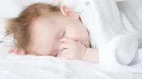 Mengisap jempol bisa buat bayi kembali tidur nyenyak di dini hari. (Foto: drgreene.com))