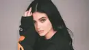 Kabarnya, ayah Travis adalah seorang pecandu narkoba dan obat-obatan terlarang. Bahkan, rumornya ayah Travis itu sempat berada di dalam kurungan penjara. (Instagram/kyliejenner)