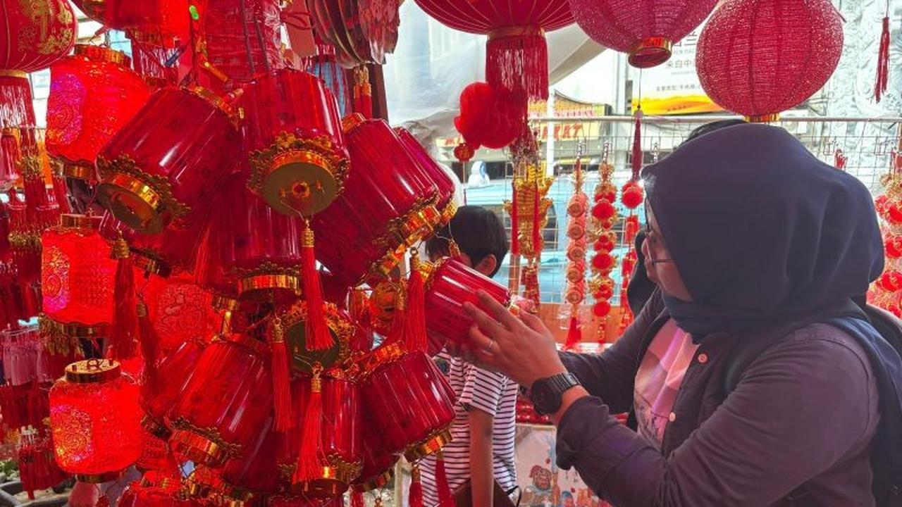 Pedagang Pernak-pernik Imlek Glodok Panen Rezeki Jelang Tahun Baru China 2026