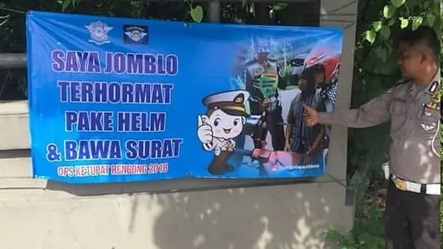 Bikin Ngenes, Ini Spanduk Polisi Buat Para Jomblo yang Mudik