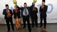 Aksi ritual 'Raja Bomoh' di Bandara Kuala Lumpur (Reuters/Damir Sagolj)