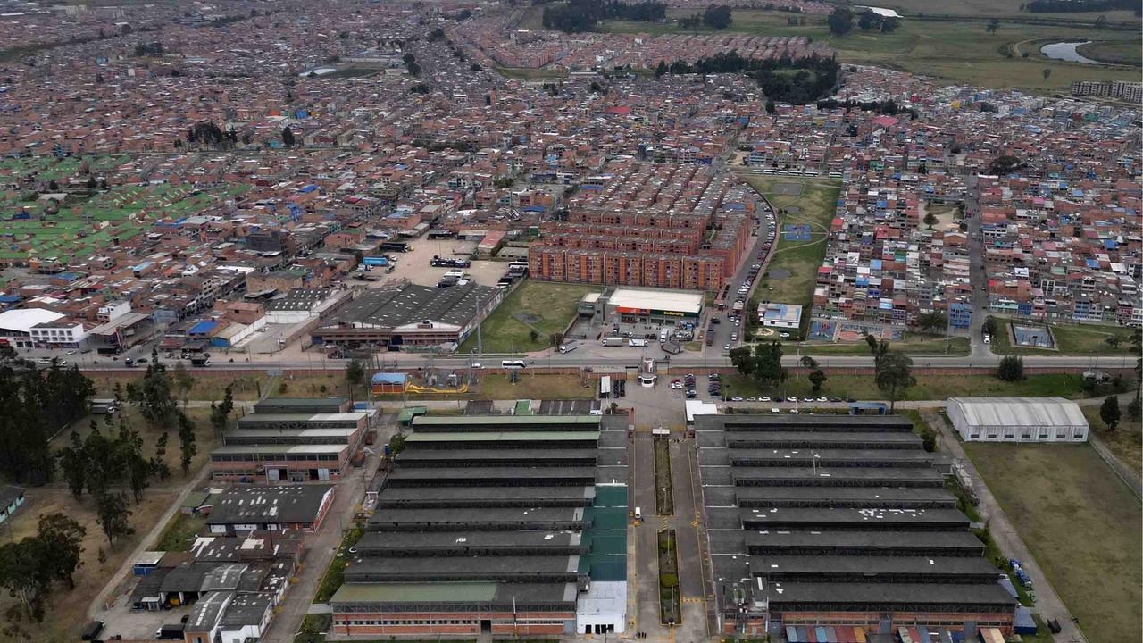 FOTO: Melihat Langsung Produksi Perdana Senapan Tempur Kolombia