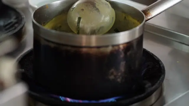 Ilustrasi memasak dengan kompor gas