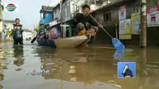 Banjir yang terjadi selama empat hari terakhir masih merendam permukiman di Kabupaten Bandung. Padahal curah hujan di wilayah tersebut telah berkurang.