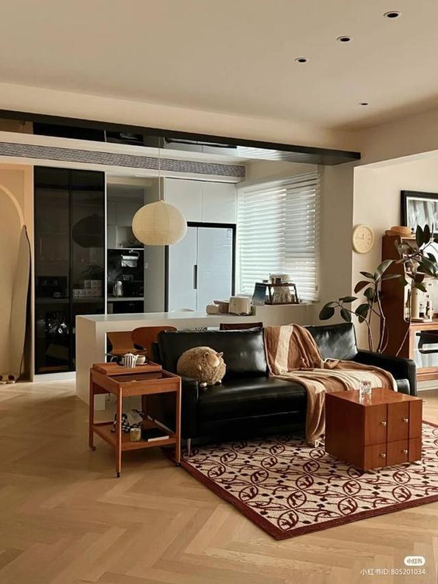 Ruang Tamu Ala Korea dengan Perabot Serba Coklat