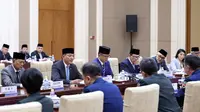 Menteri Pertahanan Sjafrie Sjamsoeddin menghadiri Pertemuan Pertama 2+2 RI – RRT yang mempertemukan Menteri Luar Negeri dan Menteri Pertahanan dari kedua negara, bertempat di Beijing, RRT, pada Senin (21/4/2025). (Foto: Tim Media Menhan Sjafrie Sjamsoeddin)