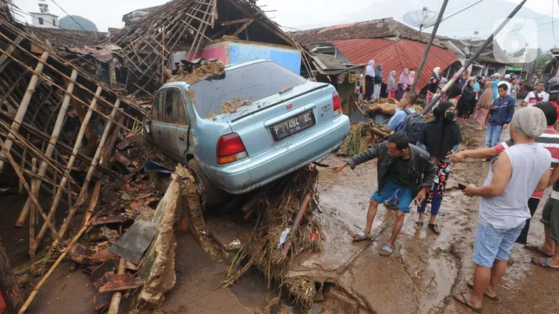 FOTO: Pemandangan Kerusakan Usai Banjir Bandang Sukabumi