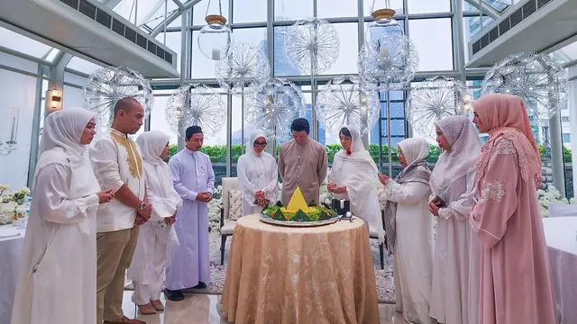 Potong Tumpeng dan Gelar Pengajian, Ini 7 Potret Ultah Reino Barack Ke 39