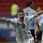 Pemain Argentina Guido Rodriguez merayakan golnya ke gawang Uruguay dalam laga Grup A Copa America di Stadion Nasional de Brasilia, Brasil, Sabtu, 19 Juni 2021. (AP Photo/Eraldo Peres)