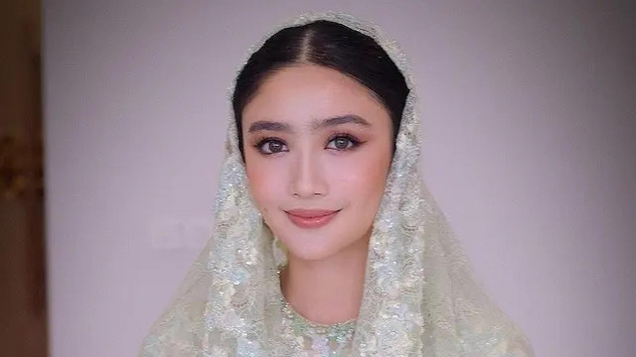 6 Potret Anggun Febby Rastanty Kenakan Lace Dress Berpayet Nuansa Hijau di Pengajian Jelang Menikah