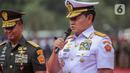 Panglima TNI Laksamana TNI Yudo Margono (kanan) dan mantan Panglima TNI Jenderal TNI Andika Perkasa (kiri) menyampaikan sambutan pada acara serah terima jabatan Panglima di Mabes TNI, Cilangkap, Jakarta, Selasa (20/12/2022). Yudo Margono dilantik sebagai Panglima TNI oleh Presiden Joko Widodo pada 19 Desember 2022 berdasarkan Keputusan Presiden Republik Indonesia Nomor 91/TNI/2022 tentang Pemberhentian dan Pengangkatan Panglima Tentara Nasional Indonesia. (Liputan6.com/Faizal Fanani)