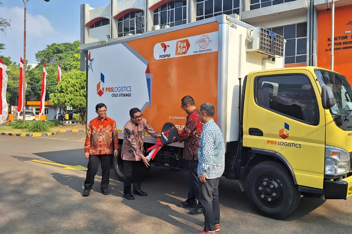 Mitsubishi Fuso Serahkan Canter Cold Chain untuk Poslog Indonesia (Arief A/Liputan6.com)