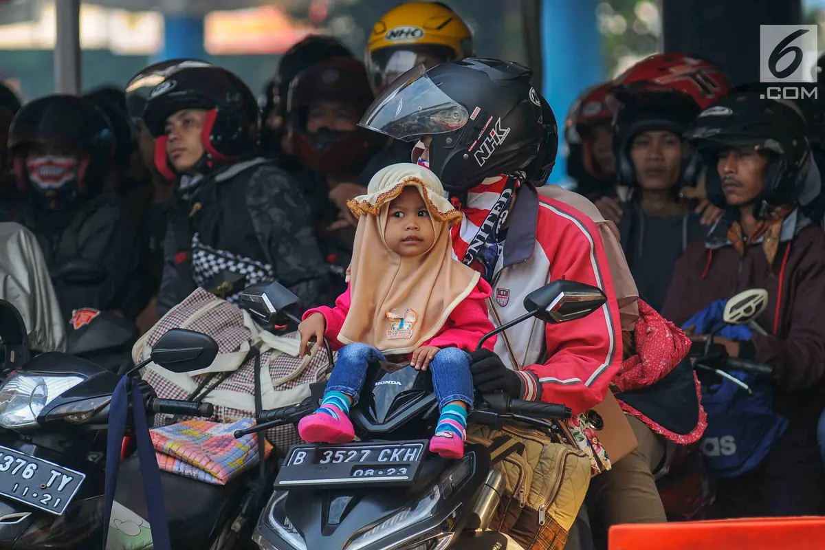 Potret Ekspresi Anak Pemudik di Pelabuhan Merak