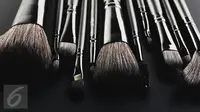 Brush Make up yang kotor, dapat menyebabkan timbulnya jerawat. Untuk itu, alat make up seharusnya sering dibersihkan.