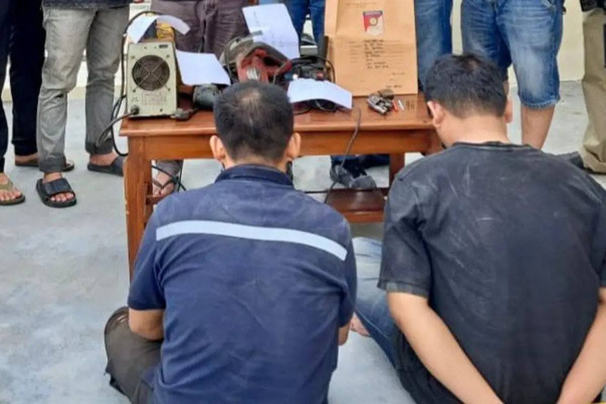 Polisi membongkar praktik pembuatan senjata api (senpi) rakitan ilegal yang beroperasi secara rumahan di Dusun I, Kampung Terbanggi Besar, Kabupaten Lampung Tengah.