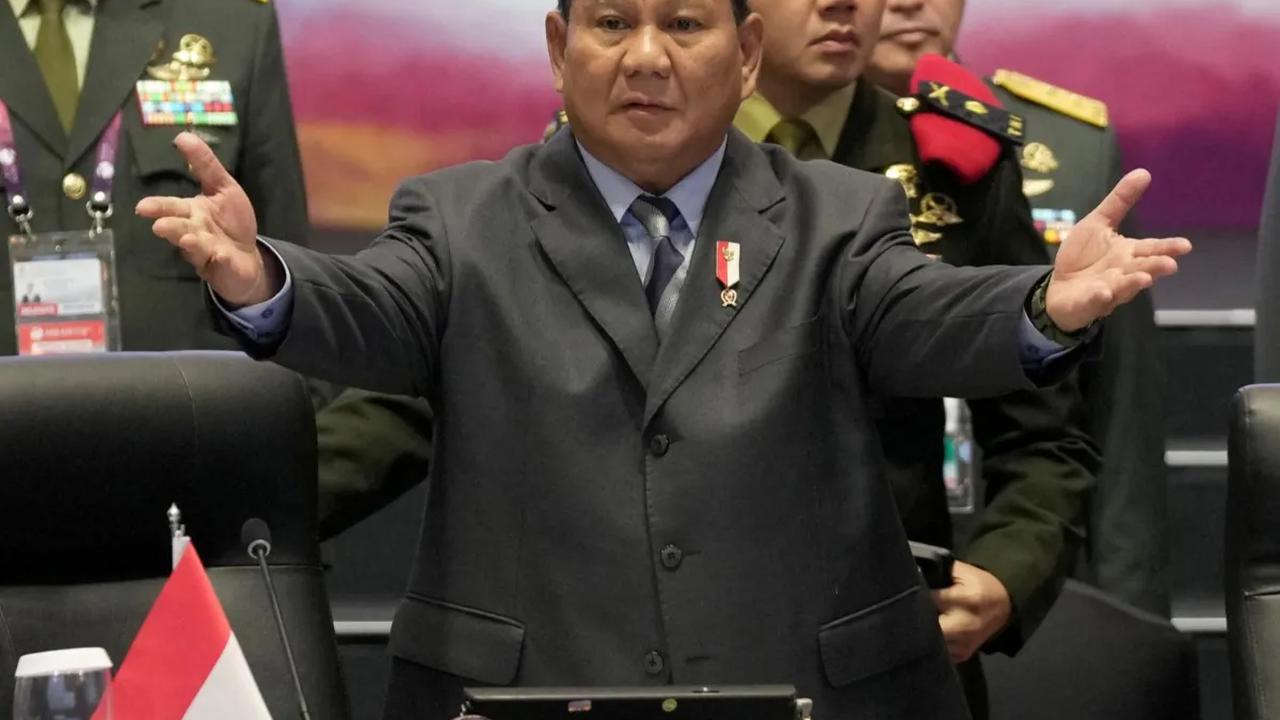 Menteri Pertahanan (Menhan) Prabowo Subianto membuka The 17th ASEAN Defence Minister's Meeting (ADMM) and The 10th ASEAN Defence Minister's Meeting Plus 2023 di Jakarta, Rabu (15/11/2023).