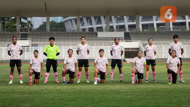 Foto: Disaksikan Langsung Ketua Umum PSSI, Timnas Wanita Indonesia Gelar Pertandingan Uji Coba Melawan Tim Putri Persib Bandung