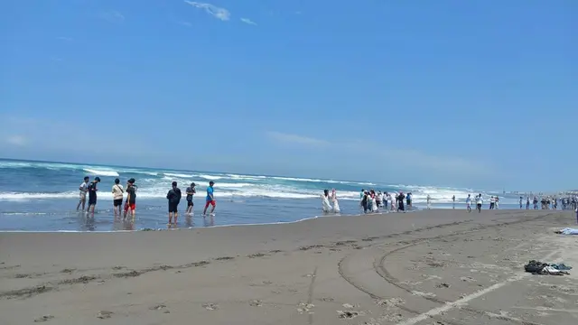Mitos Larangan Pakai Baju Warna Hijau ke Pantai Parangtritis