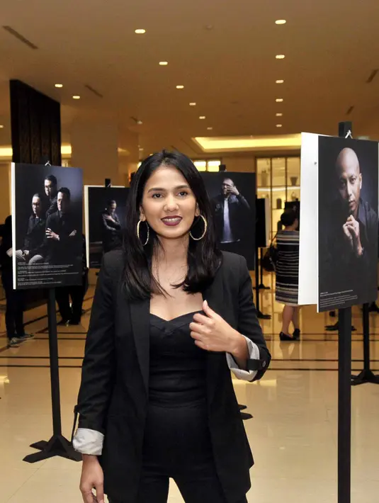 "15 tahun lalu kejadiannya. Waktu lagi berondong ABG. Abis itu aku diamanin masyarakat di situ. Aku merasa enggak nyaman jalan di mana aja," lanjutnya. (Nurwahyunan/Bintang.com)