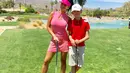 Armand mengikuti hobi sang ibu bermain golf. Di akun Instagramnya @armand.quinn, ia memiliki lebih dari 10 ribu followers. (Liputan6.com/IG/@armand.quinn)