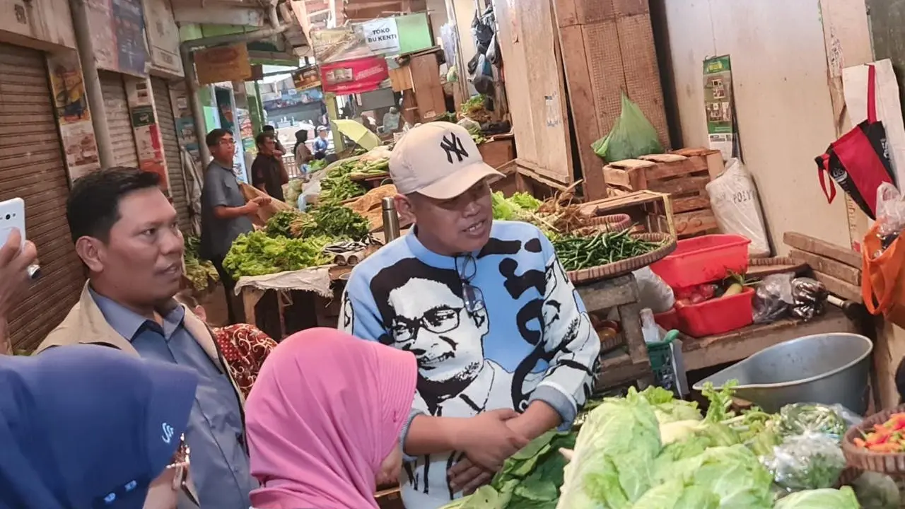Ketua DPD Partai Gerindra Jawa Tengah Sudaryono didukung sejumlah pedagang Pasar Kliwon, Kabupaten Temanggung untuk maju sebagai bakal calon Gubernur atau bakal Cagub Jateng di Pilgub Jateng 2024.