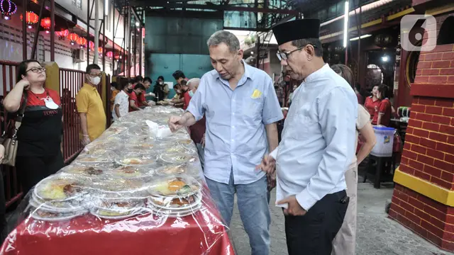 Kesederhanaan Jusuf Hamka Buka Puasa Bersama di Wihara Dharma Bhakti