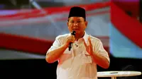 Capres Prabowo Subianto menyampaikan visi dan misi dalam acara Debat Capres 2014 di Jakarta, Minggu (15/614) (Liputan6.com/Johan Tallo)