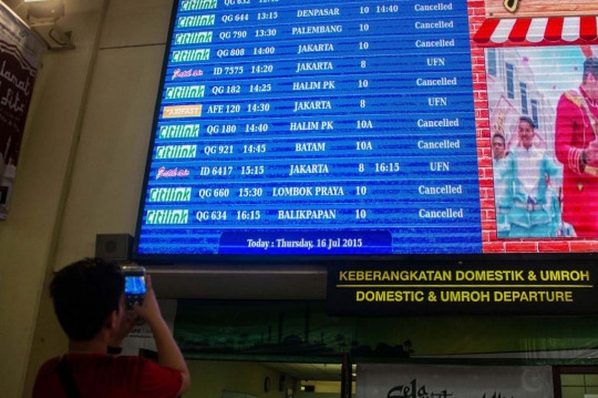 Bandara Juanda ditutup, ratusan penumpang gagal mudik