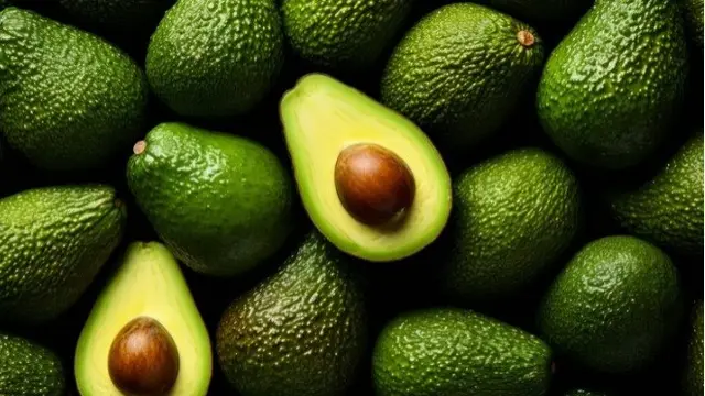 Buah Alpukat (Sumber: freepik.com/Vectonauta)