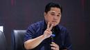 <p>Ketua Umum PSSI, Erick Thohir memberikan keterangan kepada wartawan saat konferensi pers perihal pembentukan Satgas PSSI yang berlangsung di GBK Arena, Senayan, Jakarta, Jumat (28/04/2023). (Bola.com/Bagaskara Lazuardi)</p>